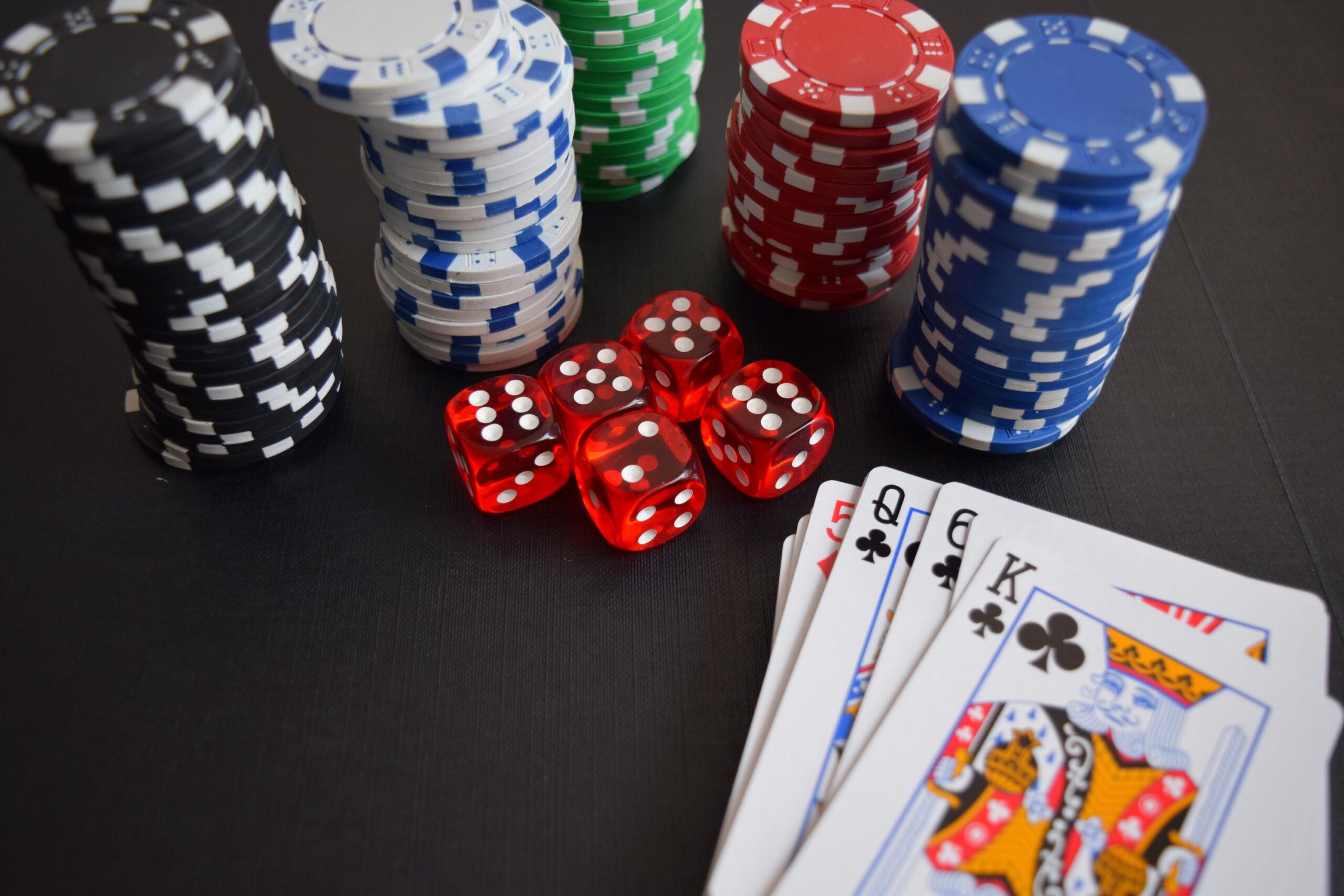 Which are the top 10 online casinos that offer a wide variety of live dealer games?